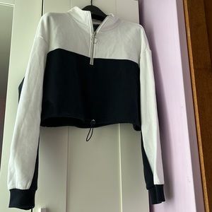 FOREVER 21 WOMEN SWEATER SIZE SMALL IN GOOD CONDITION